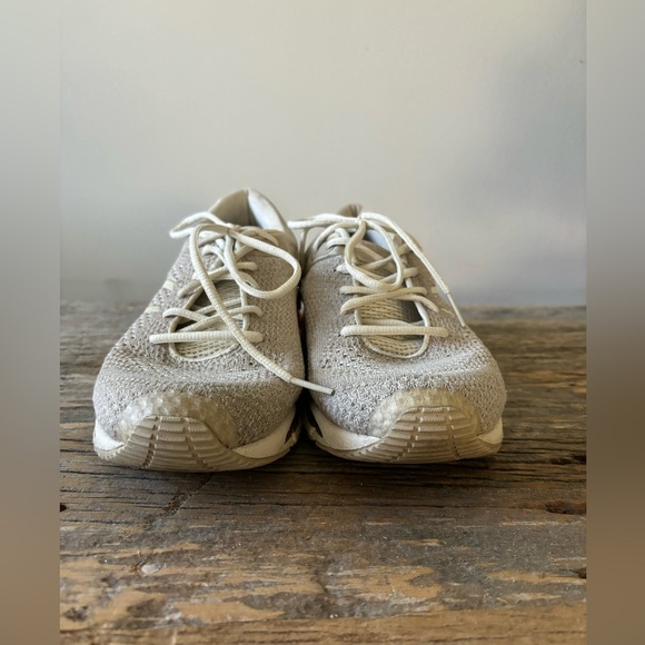 As is Women's Asics gel athletic running shoes color cream size 8.5‎ - Picture 3 of 8